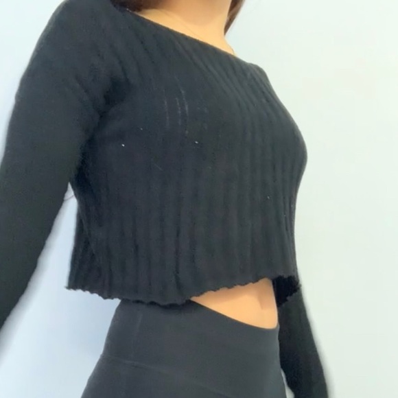 Long Sleeve Crop Top - Picture 3 of 5